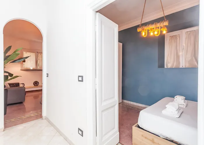 Apartment Modern Historic - By Openroma Rom