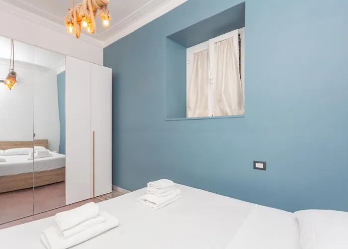 Modern Historic - By Openroma Apartment *