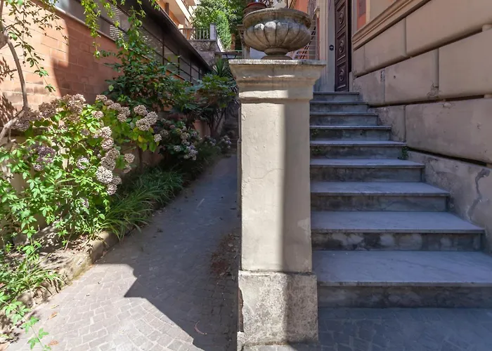 Modern Historic - By Openroma Apartment *